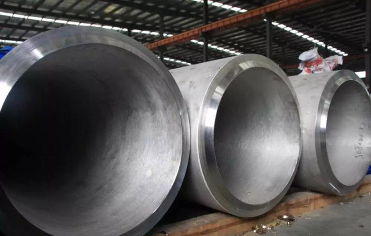 What are the advantages of duplex stainless steel pipe fittings compared to 304/304L?