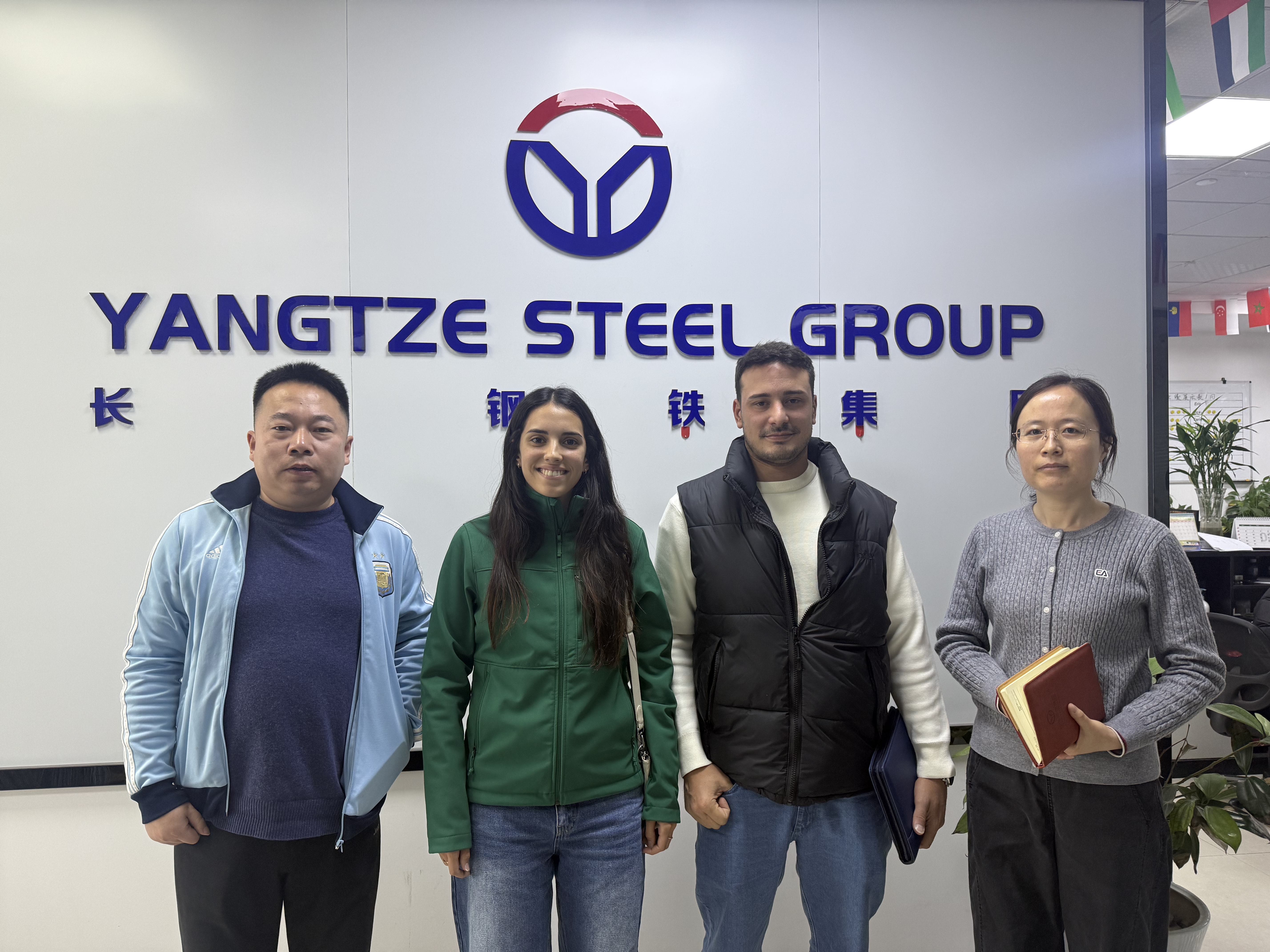 Foreign customers visited Yangtze Steel Group to learn about steel products of interest.