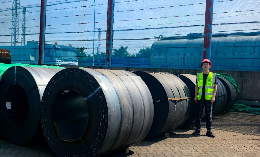 Multi-spec hot-rolled carbon steel coils shipped overseas.
