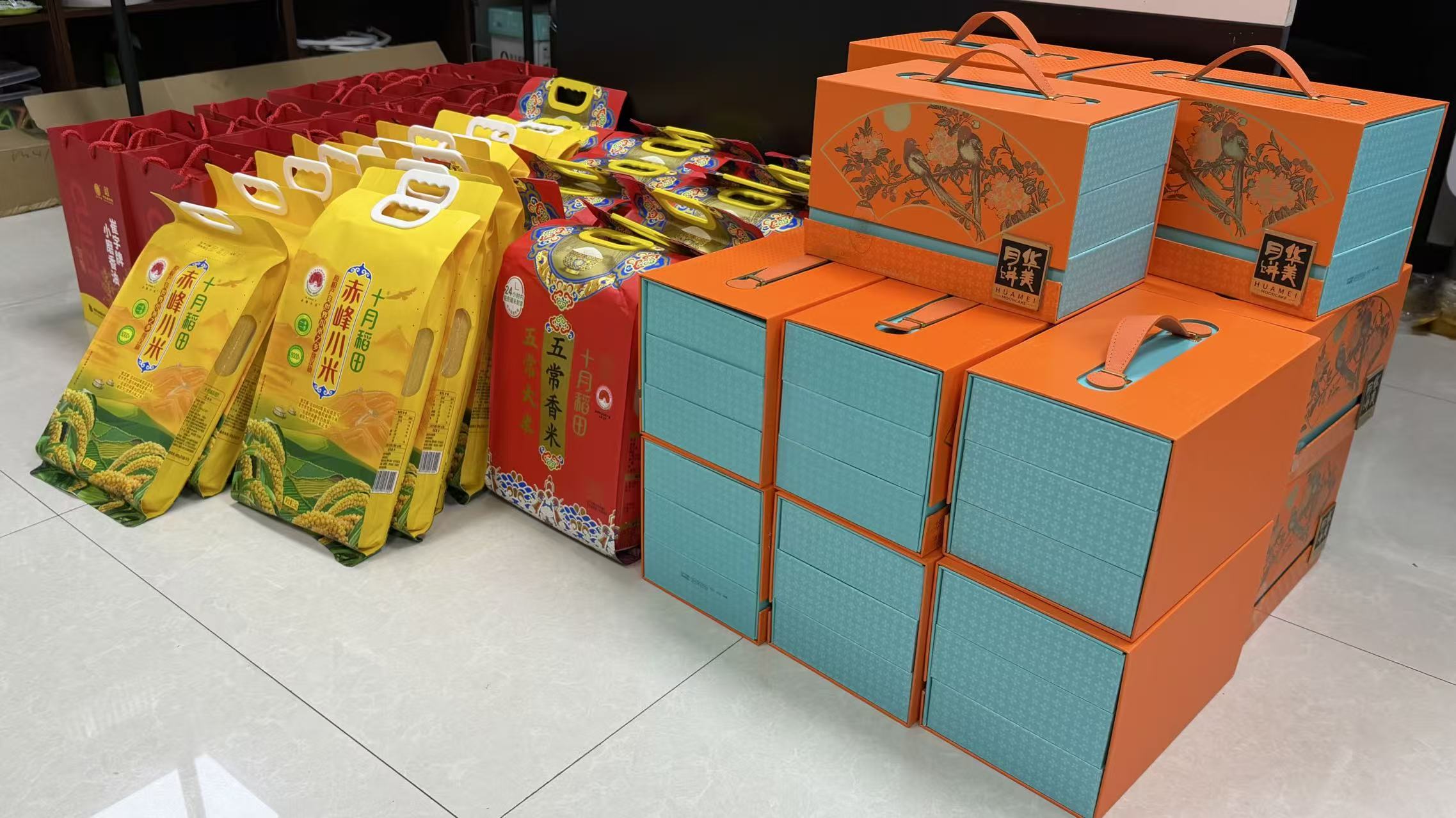 Yangtze Steel Delivers Heartwarming Mid-Autumn Gifts to All Employees